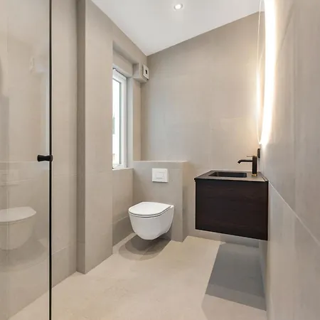 Ideal For Companies! Newly Renovated And Furnished In Centrum